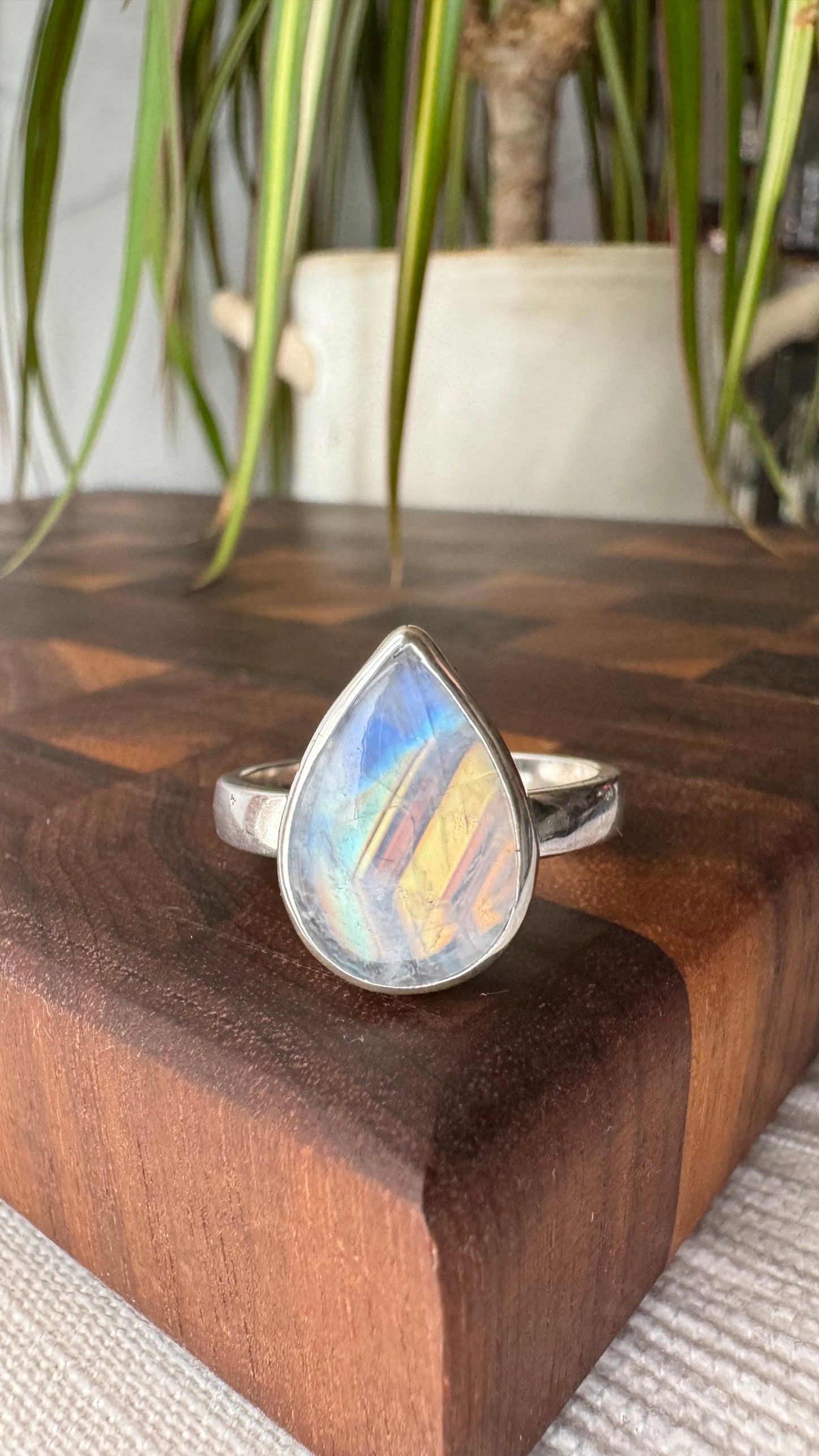 Rainbow Moonstone Size:9